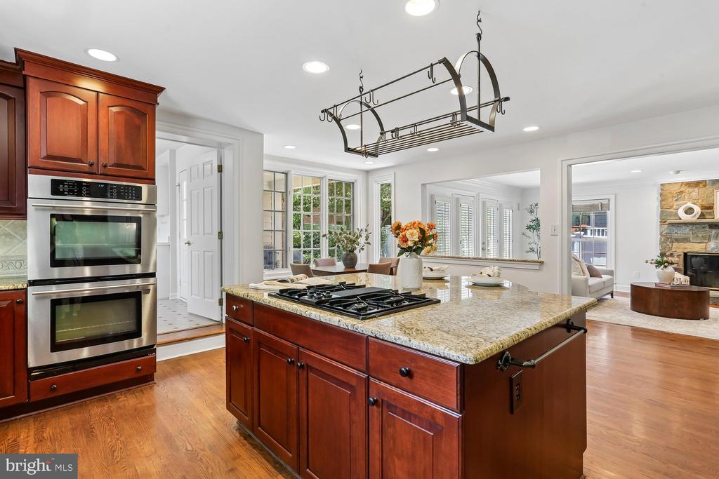 230 KENT OAKS WAY