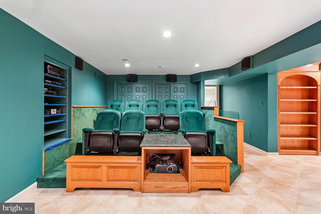 230 KENT OAKS WAY