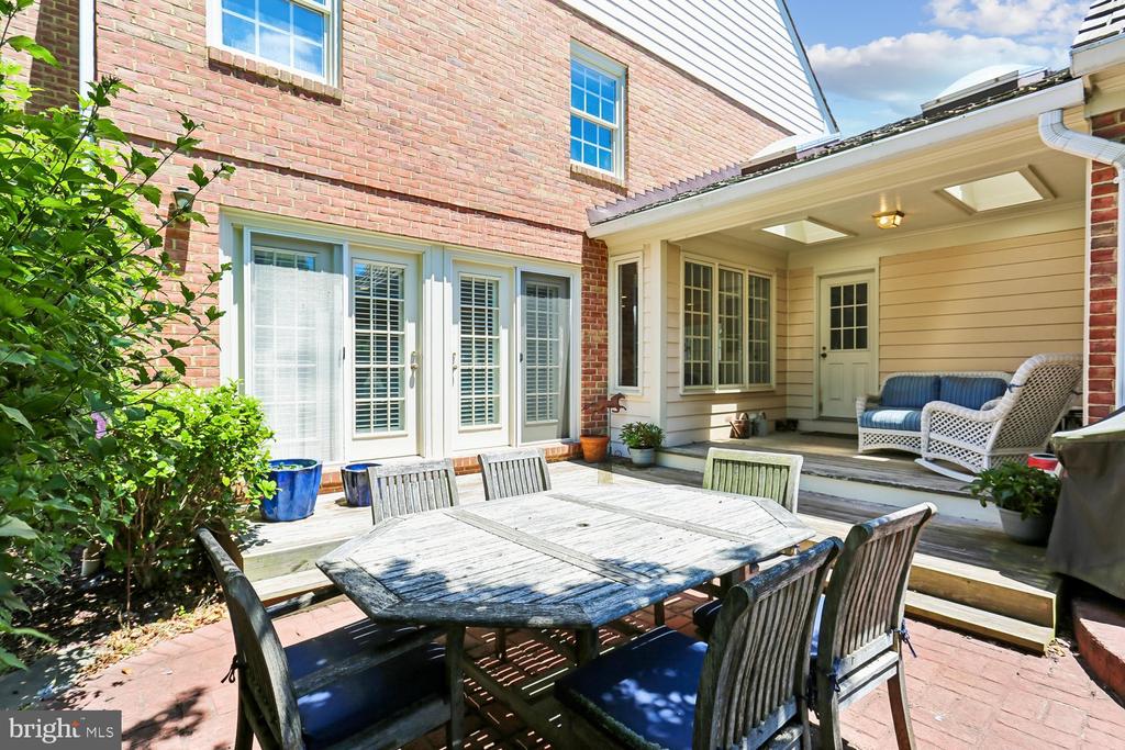 230 KENT OAKS WAY