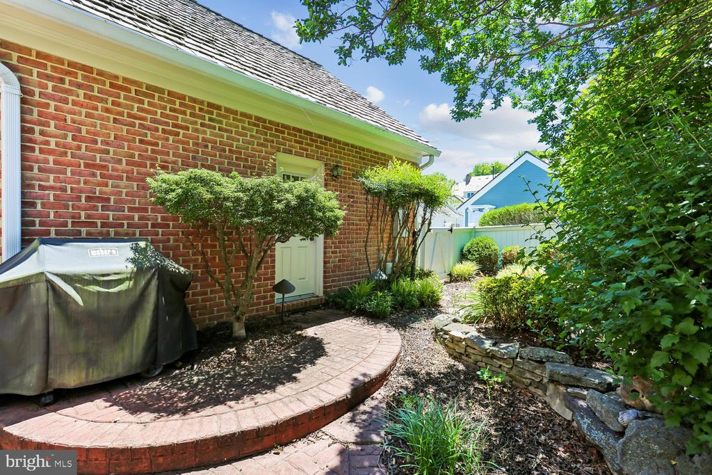 230 KENT OAKS WAY