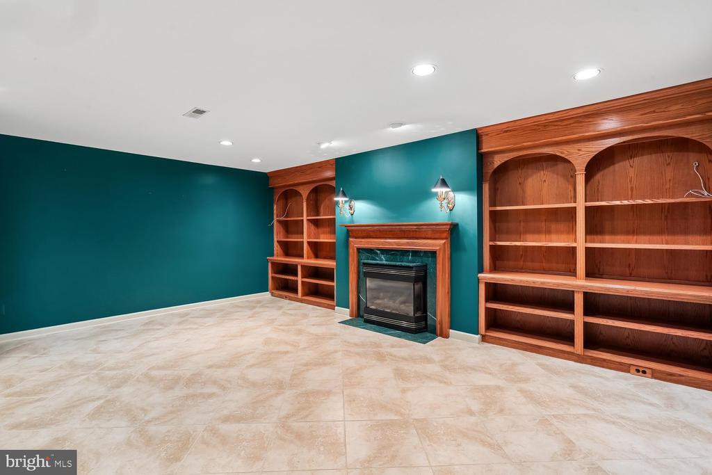 230 KENT OAKS WAY