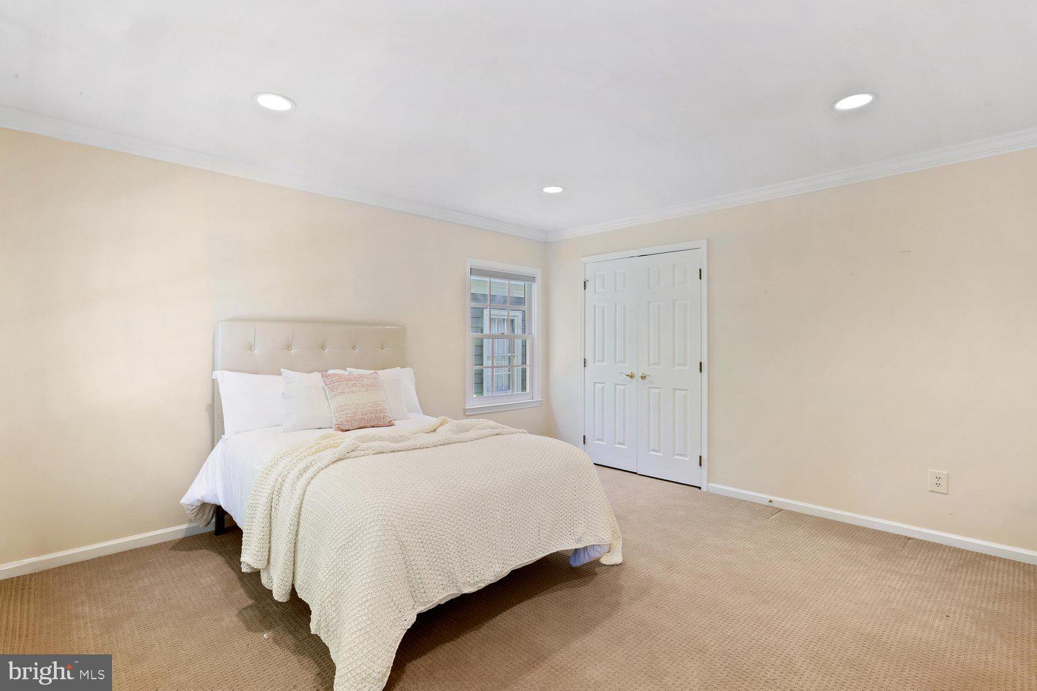 230 KENT OAKS WAY