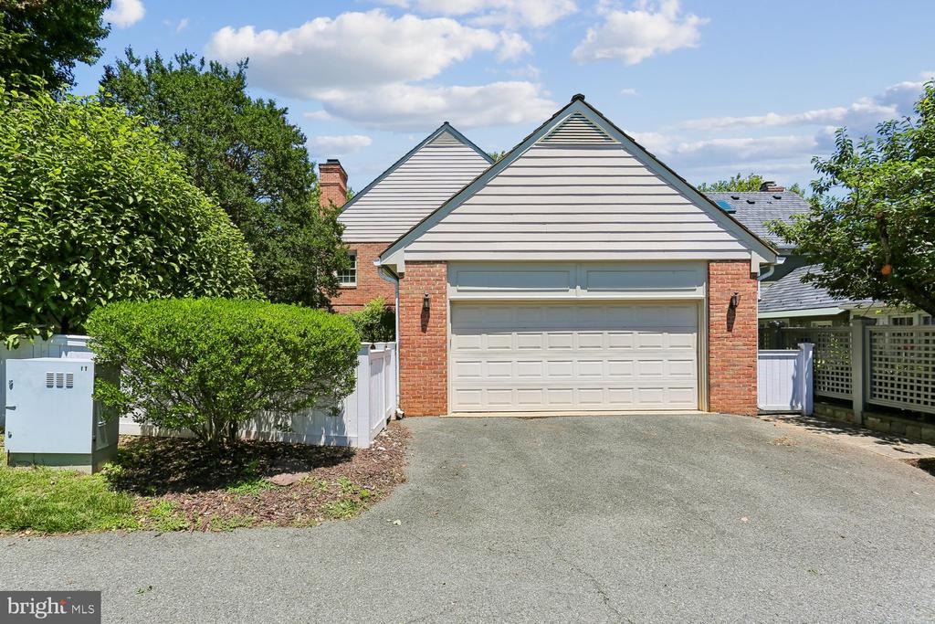 230 KENT OAKS WAY