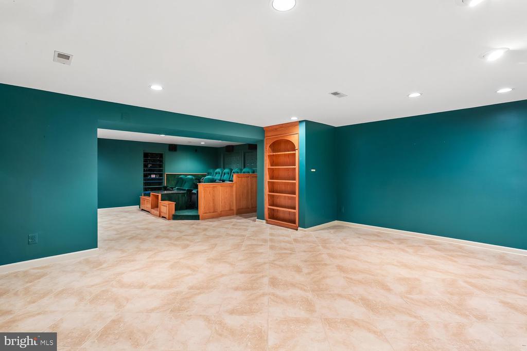 230 KENT OAKS WAY