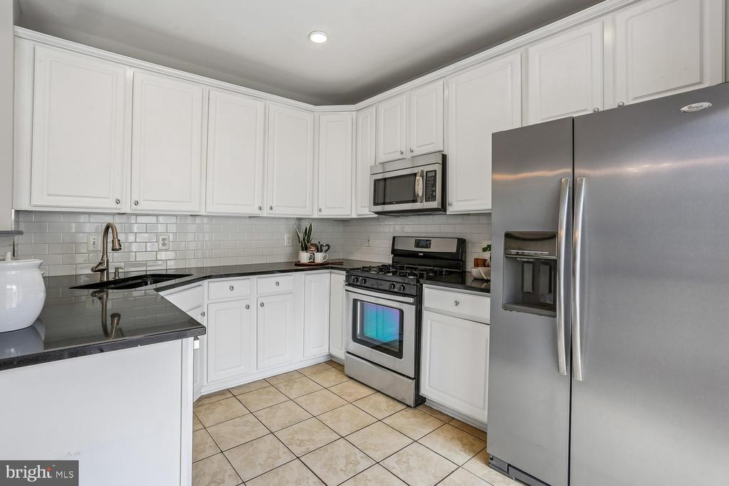 647 MAIN STREET B 647-B