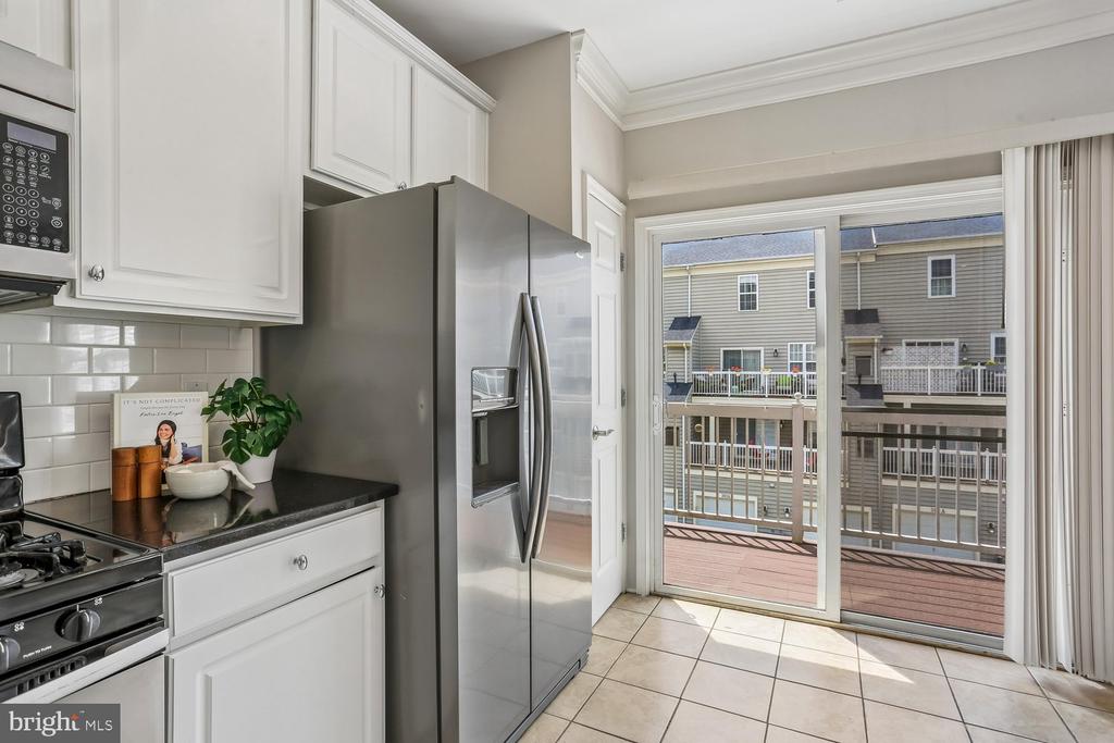 647 MAIN STREET B 647-B