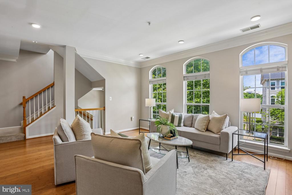 647 MAIN STREET B 647-B