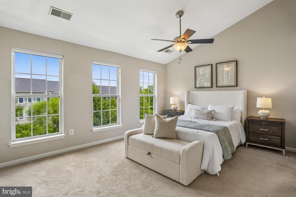 647 MAIN STREET B 647-B