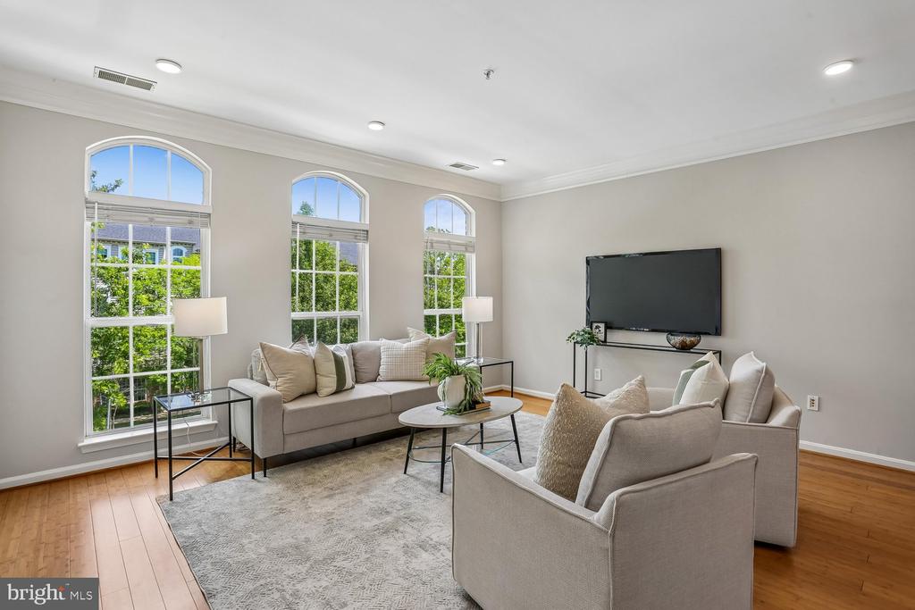 647 MAIN STREET B 647-B