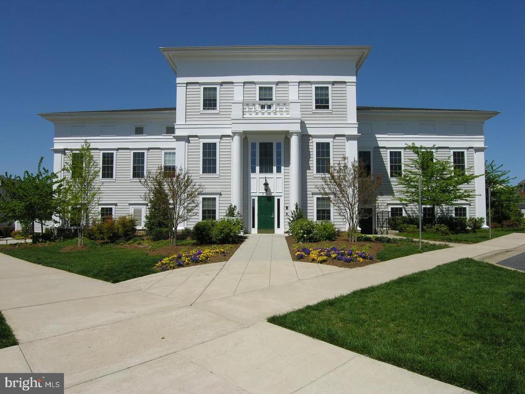 647 MAIN STREET B 647-B