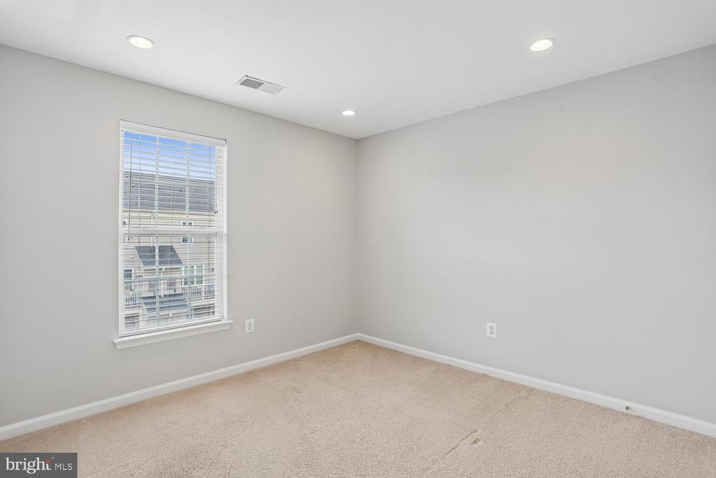 647 MAIN STREET B 647-B