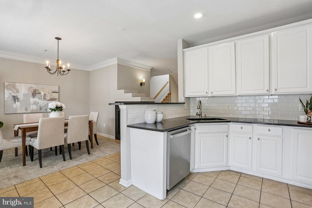647 MAIN STREET B 647-B