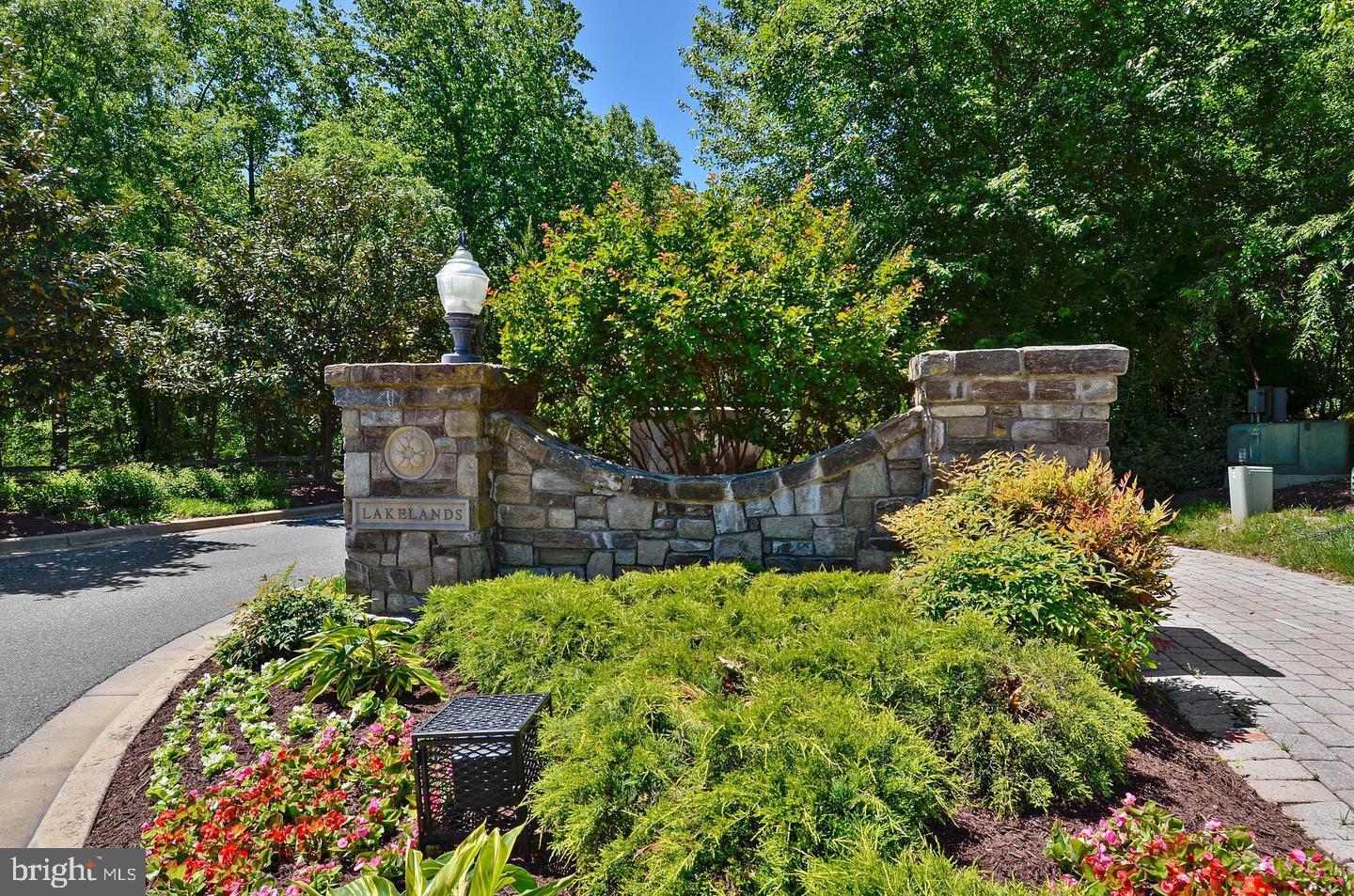 647 MAIN STREET B 647-B