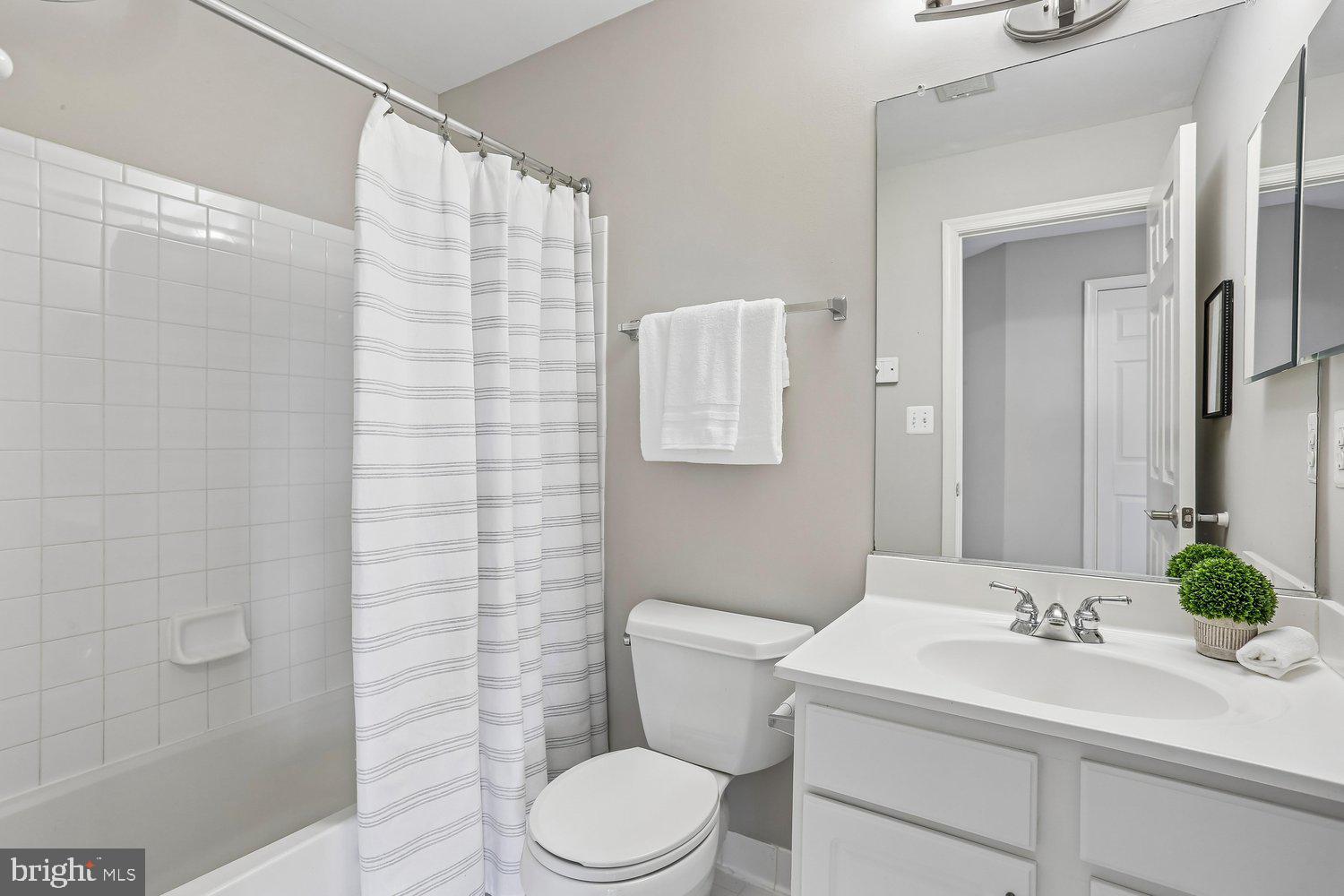 647 MAIN STREET B 647-B