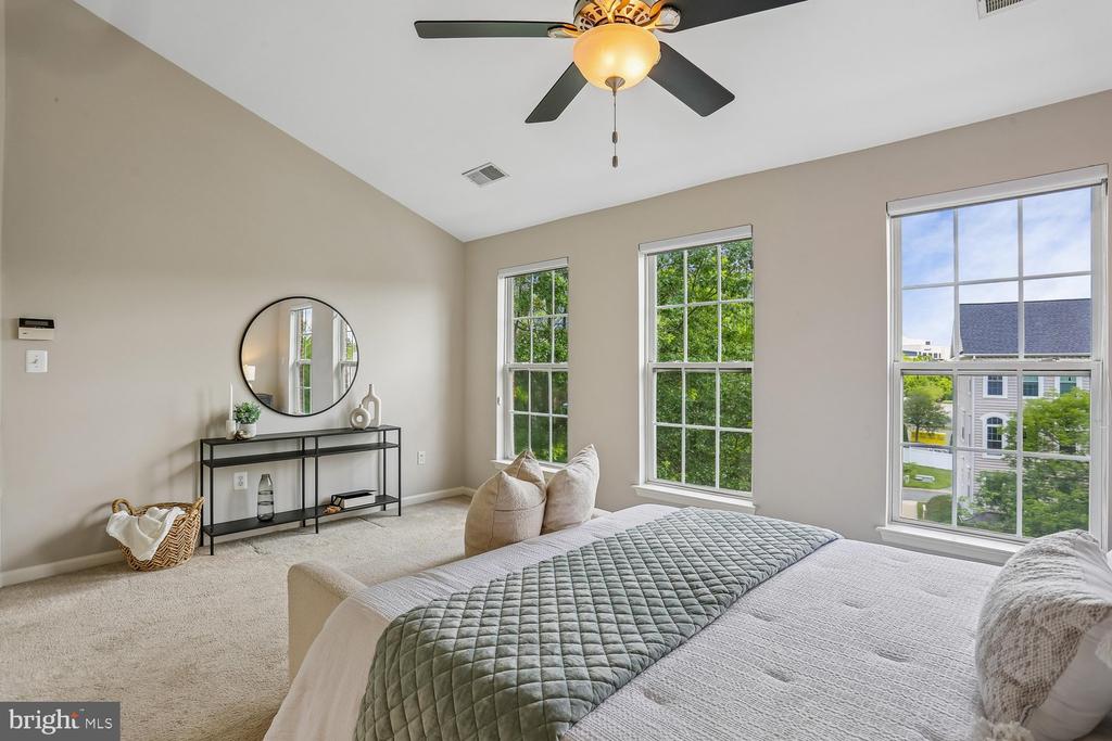 647 MAIN STREET B 647-B