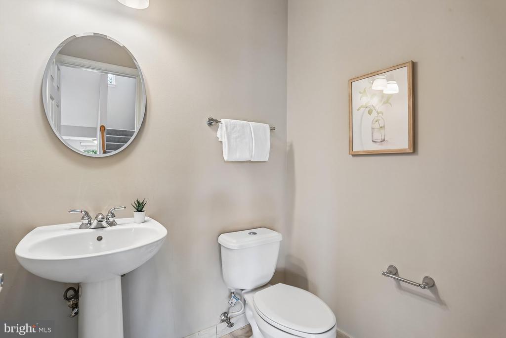 647 MAIN STREET B 647-B