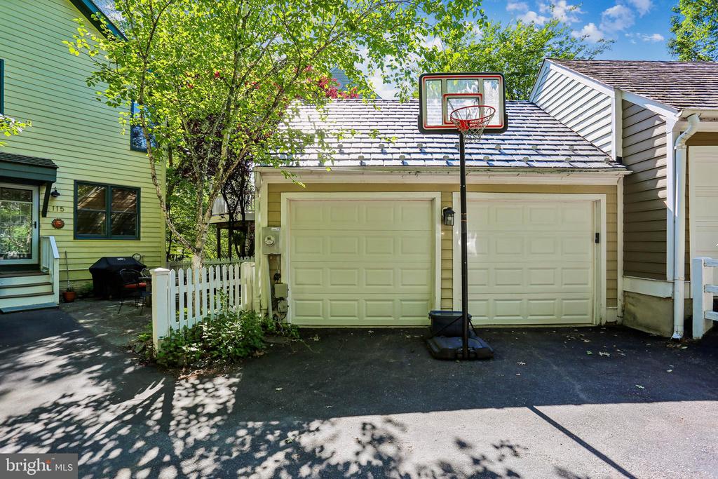 465 TSCHIFFELY SQUARE ROAD