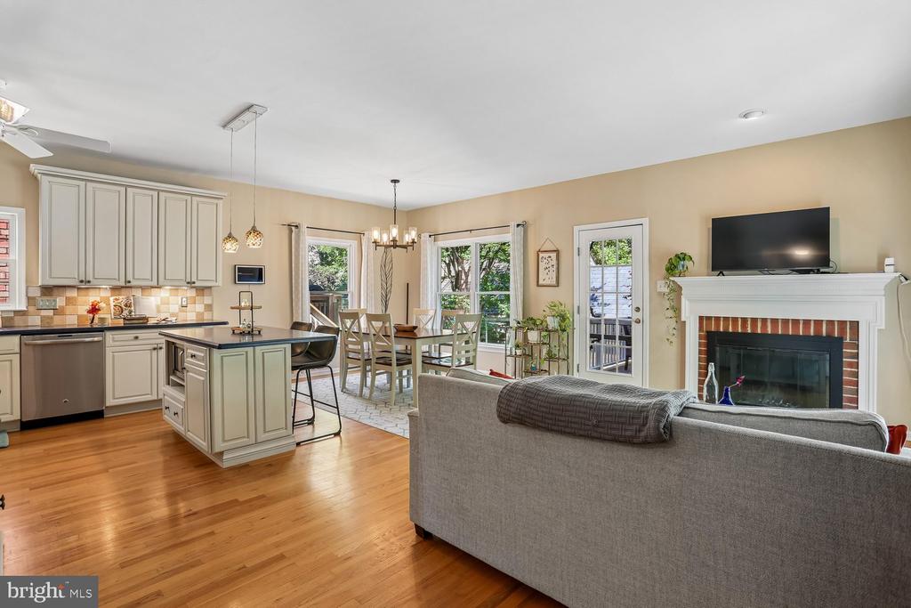 465 TSCHIFFELY SQUARE ROAD