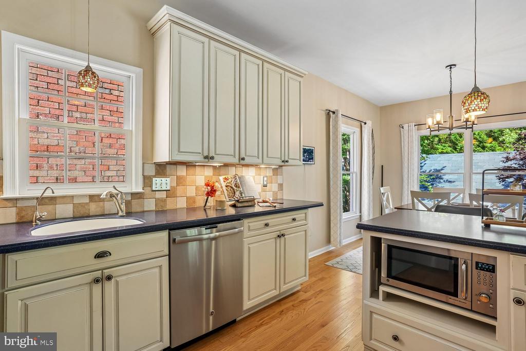 465 TSCHIFFELY SQUARE ROAD