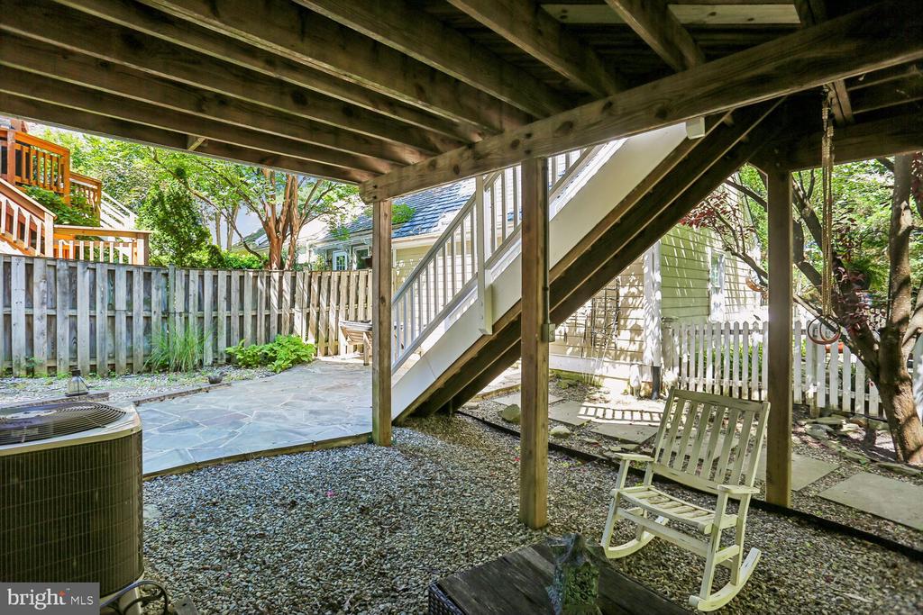 465 TSCHIFFELY SQUARE ROAD