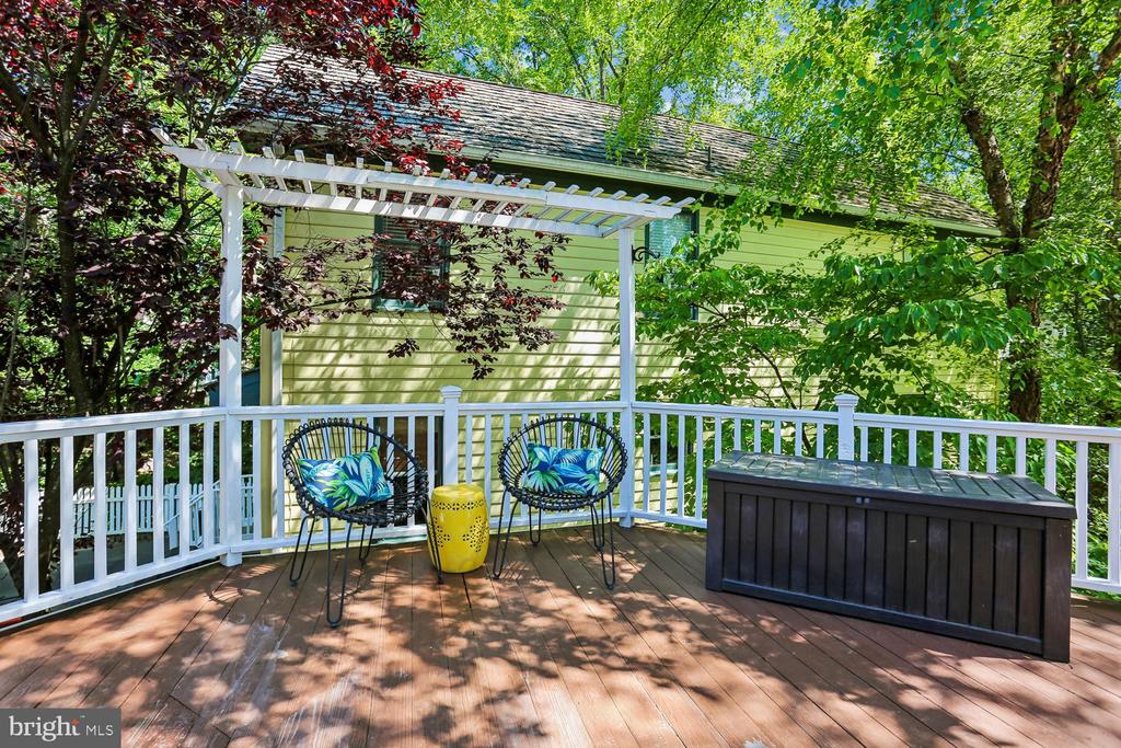 465 TSCHIFFELY SQUARE ROAD