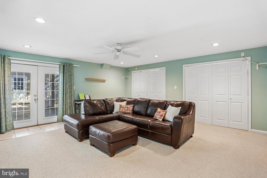 465 TSCHIFFELY SQUARE ROAD