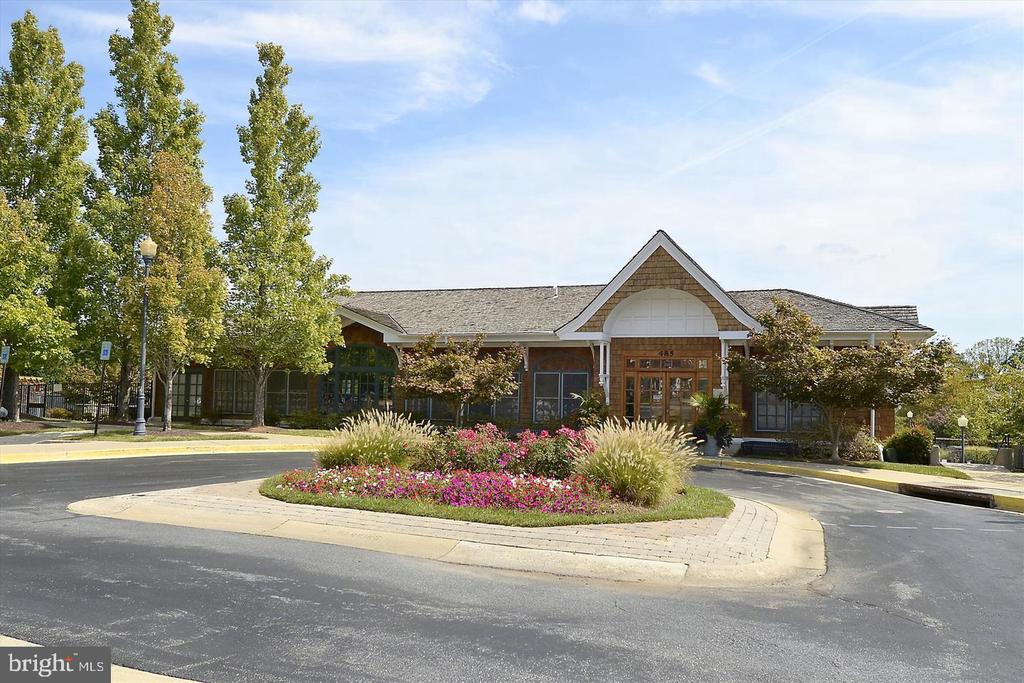 465 TSCHIFFELY SQUARE ROAD