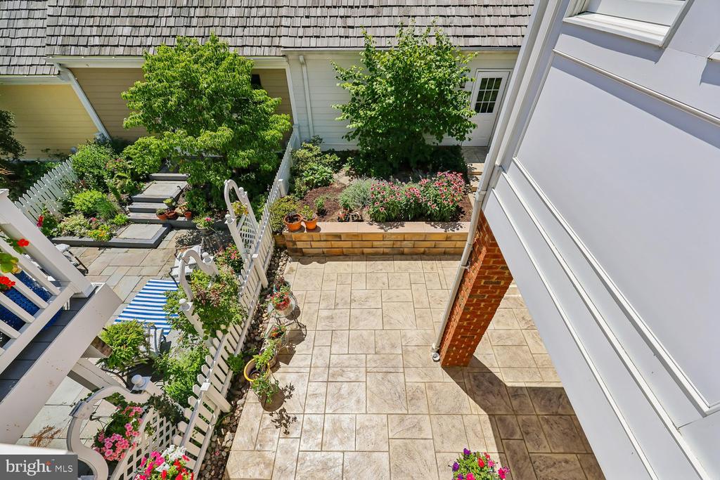211 CHESTERTOWN STREET