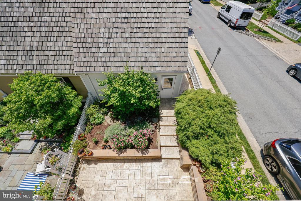 211 CHESTERTOWN STREET