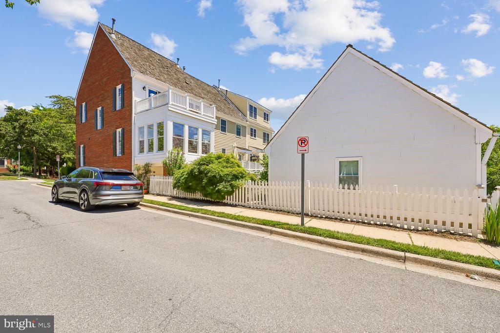 211 CHESTERTOWN STREET