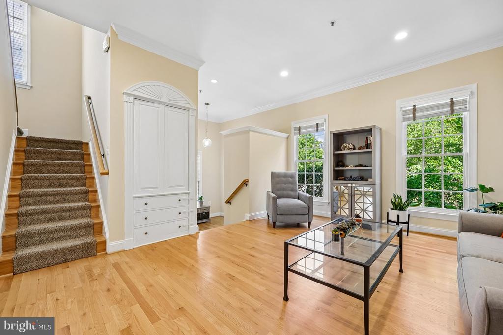 211 CHESTERTOWN STREET