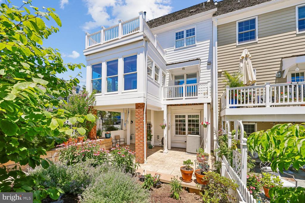 211 CHESTERTOWN STREET