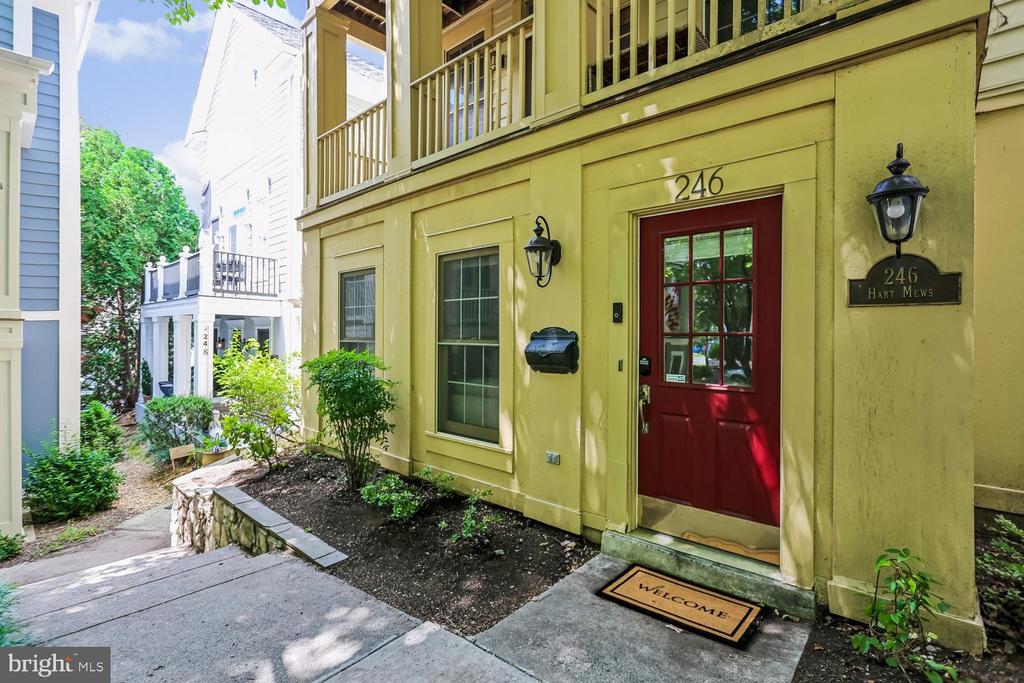 246 HART MEWS