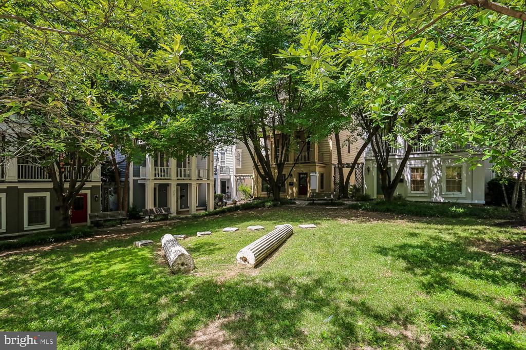 246 HART MEWS