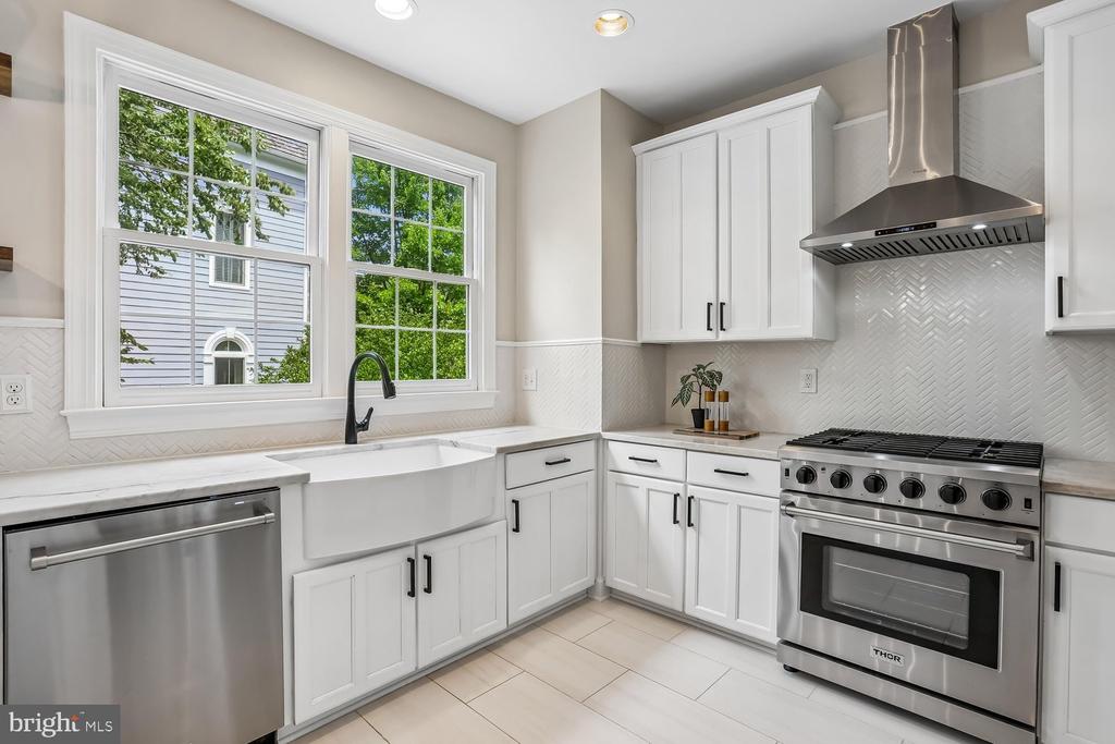 246 HART MEWS