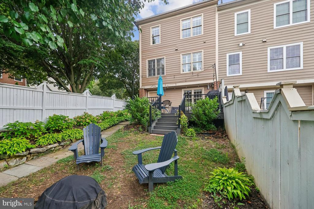 211 RIDGEPOINT PLACE