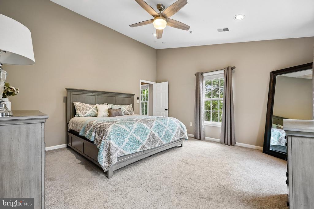 211 RIDGEPOINT PLACE