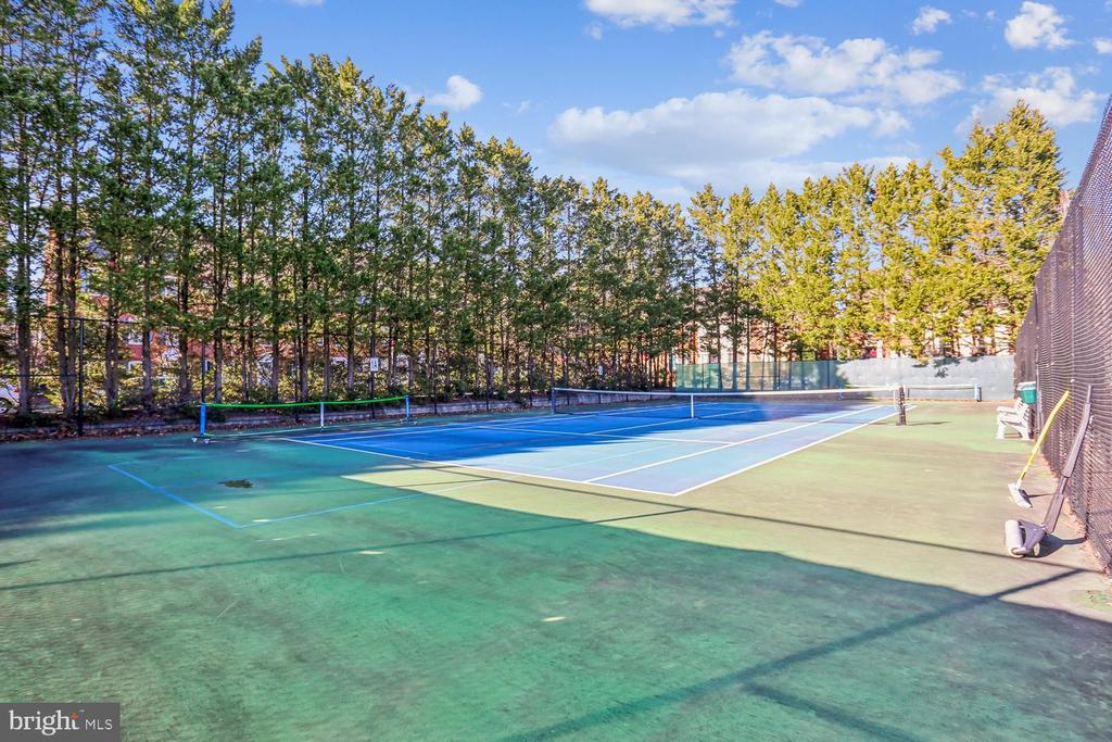 211 RIDGEPOINT PLACE
