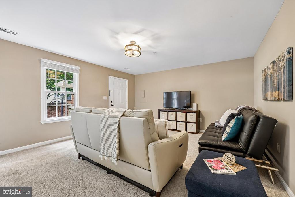 211 RIDGEPOINT PLACE