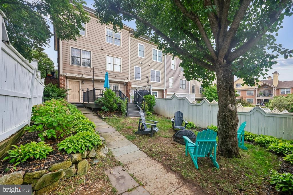 211 RIDGEPOINT PLACE