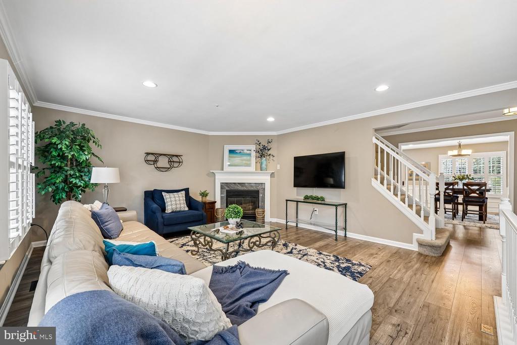 211 RIDGEPOINT PLACE