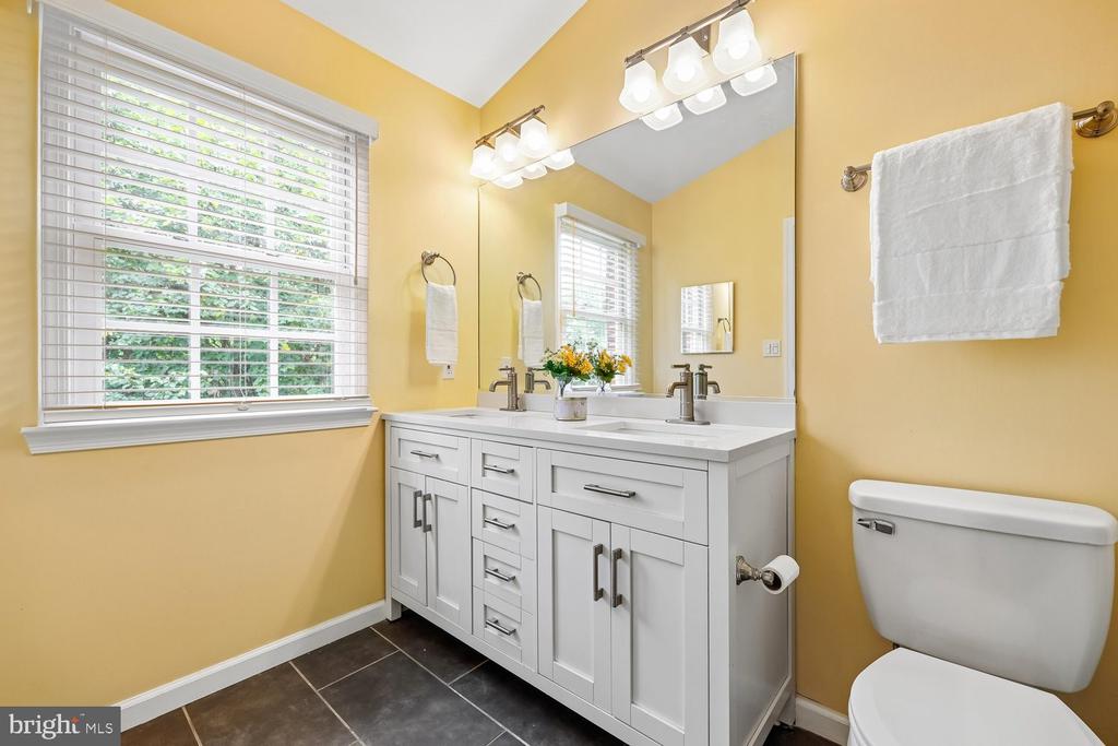 211 RIDGEPOINT PLACE