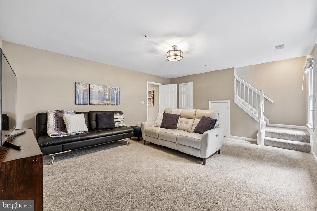 211 RIDGEPOINT PLACE