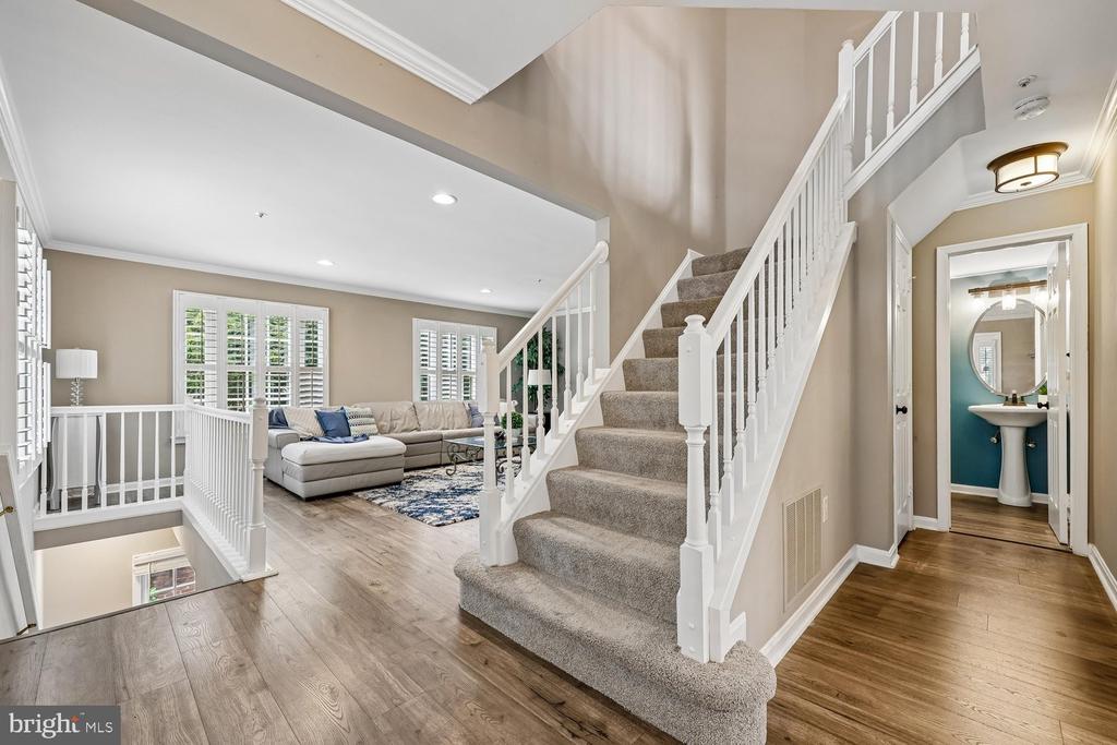 211 RIDGEPOINT PLACE