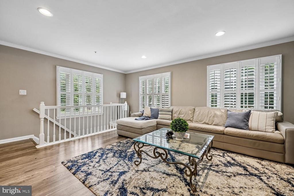 211 RIDGEPOINT PLACE