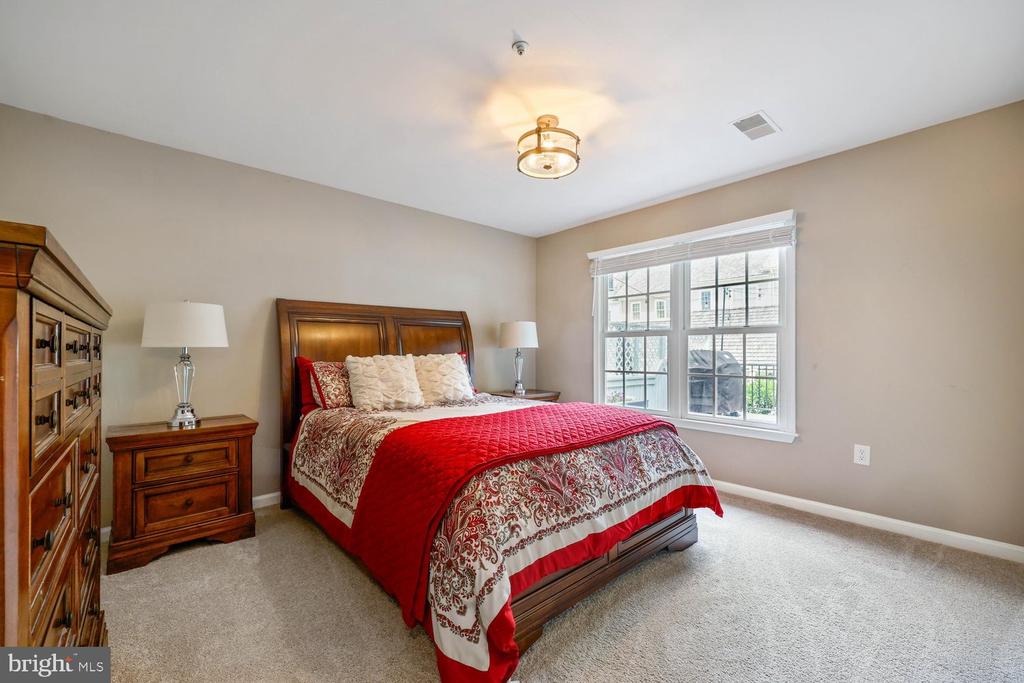 211 RIDGEPOINT PLACE