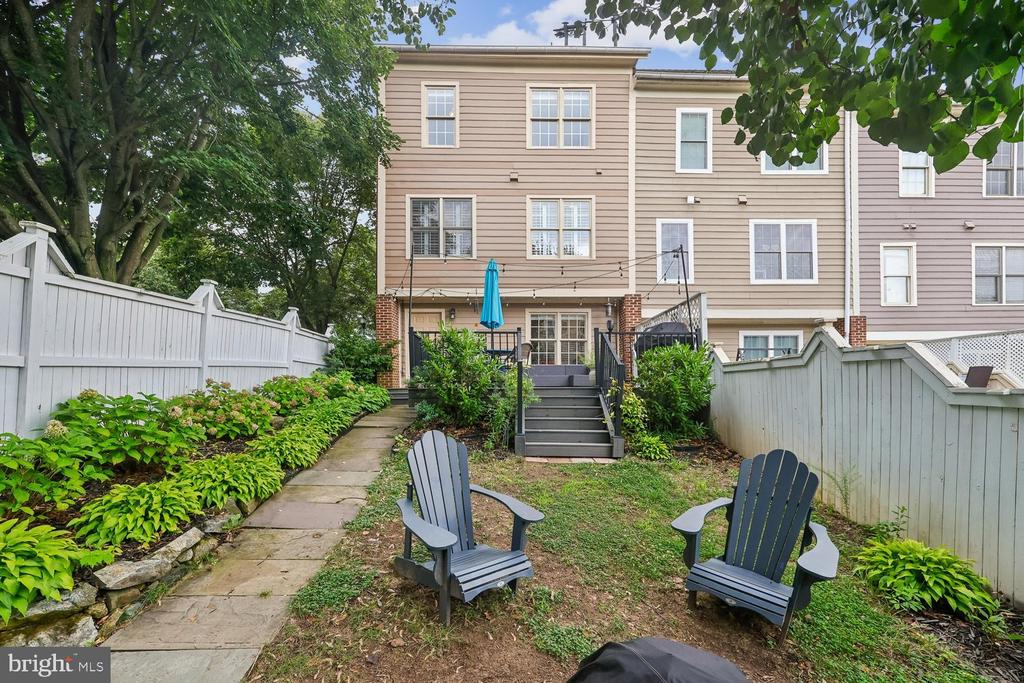 211 RIDGEPOINT PLACE