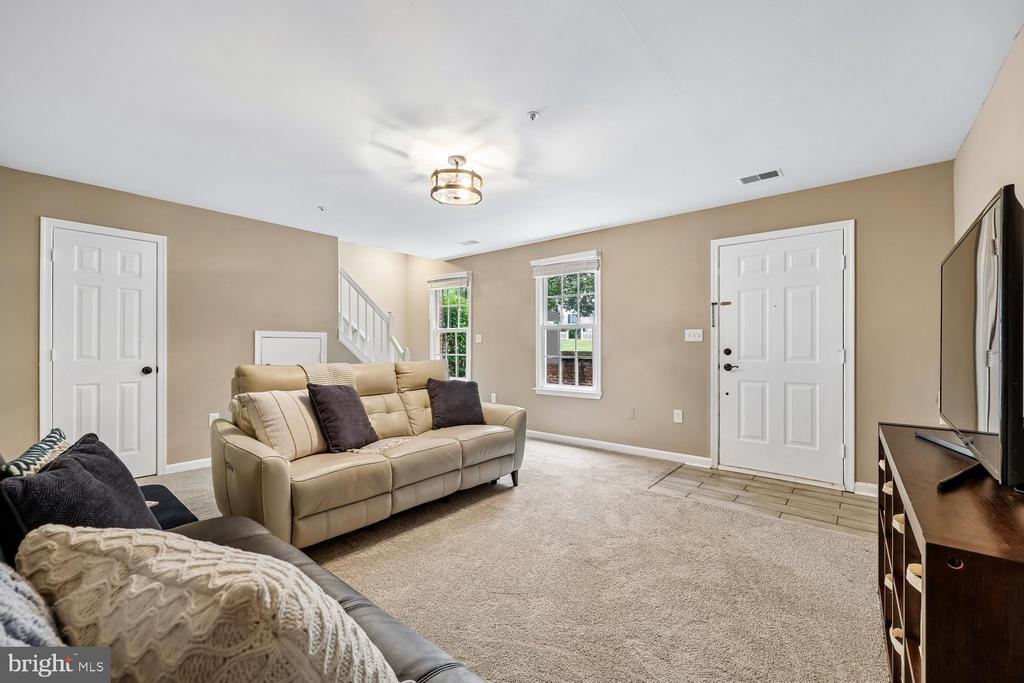 211 RIDGEPOINT PLACE