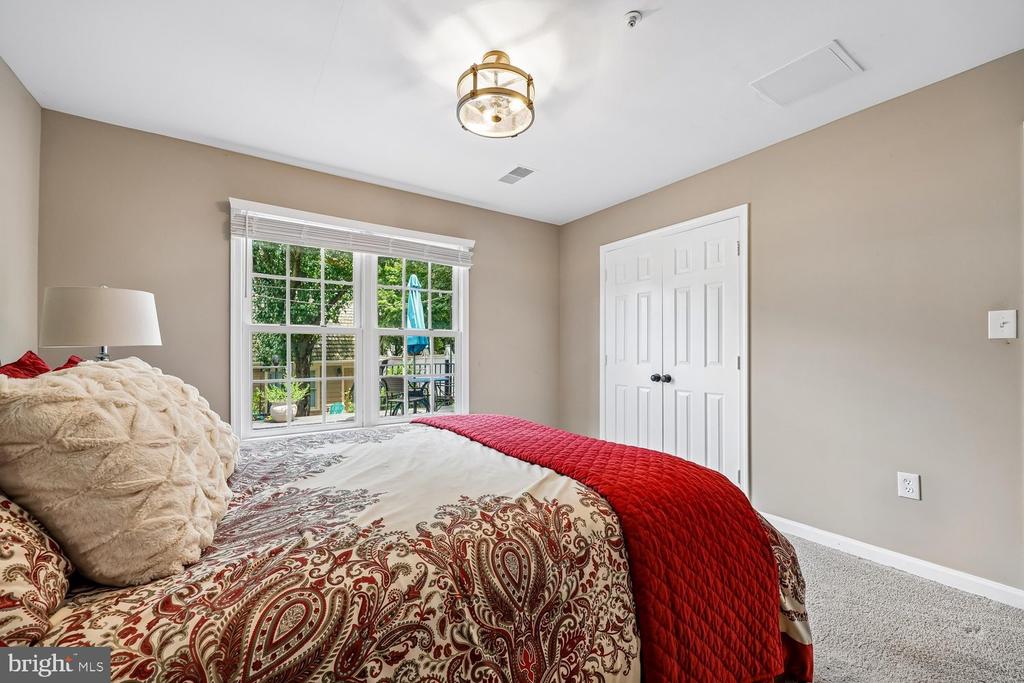 211 RIDGEPOINT PLACE