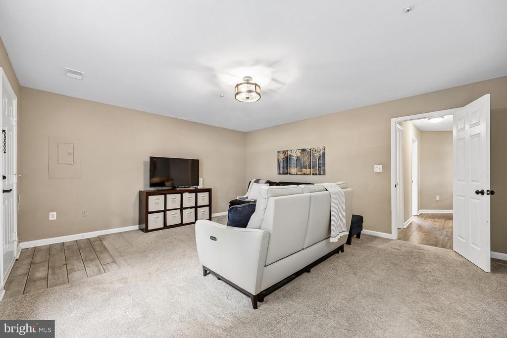 211 RIDGEPOINT PLACE